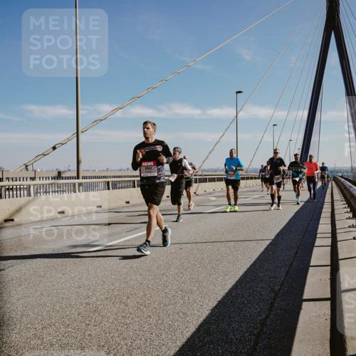 03.10.2025 - Köhlbrandbrückenlauf Michael Burmester http://msf.ph/oto/9042872 03.10.2025 12:24:16 Position 1  meine-sportfotos.de