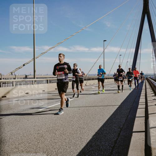03.10.2025 - Köhlbrandbrückenlauf Michael Burmester http://msf.ph/oto/9042880 03.10.2025 12:24:16 Position 1  meine-sportfotos.de