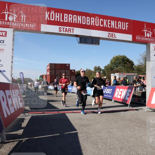 03.10.2025 - Köhlbrandbrückenlauf Lena Gebhardt http://msf.ph/oto/9042885 03.10.2025 13:18:30 Ziel 4154, 4280, 4341, 4560, 4760, 4819, 4826, 4882, 5178, 5192, 5379, 5440, 5722, 5816, 6084, 6700, 6758 meine-sportfotos.de