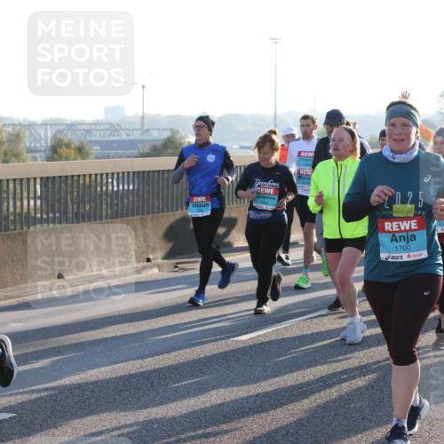 03.10.2025 - Köhlbrandbrückenlauf Lena Gebhardt http://msf.ph/oto/9042891 03.10.2025 09:26:19 Position 1 514, 025, 1700 meine-sportfotos.de