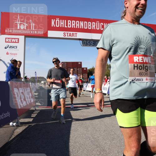 03.10.2025 - Köhlbrandbrückenlauf Lena Gebhardt http://msf.ph/oto/9042917 03.10.2025 12:59:18 Ziel 4108, 4164, 4226, 4371, 4441, 4940, 5967, 6036, 6154, 6390, 6391, 6478, 6484, 6493, 6609 meine-sportfotos.de