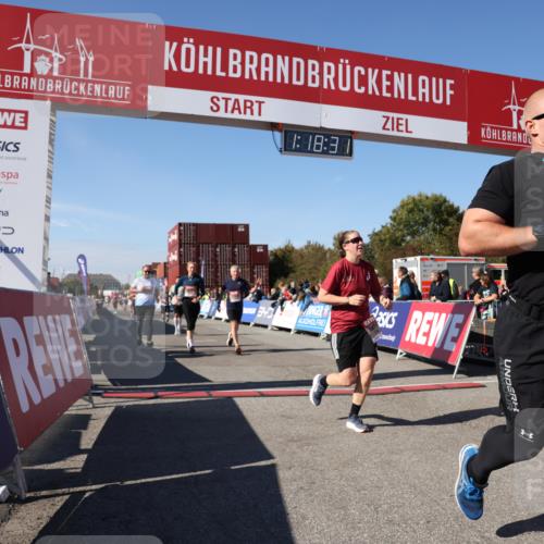 03.10.2025 - Köhlbrandbrückenlauf Lena Gebhardt http://msf.ph/oto/9042919 03.10.2025 13:18:32 Ziel 4154, 4280, 4341, 4560, 4606, 4760, 4796, 4819, 4826, 4882, 5178, 5192, 5440, 5722, 6084, 6700, 6758 meine-sportfotos.de