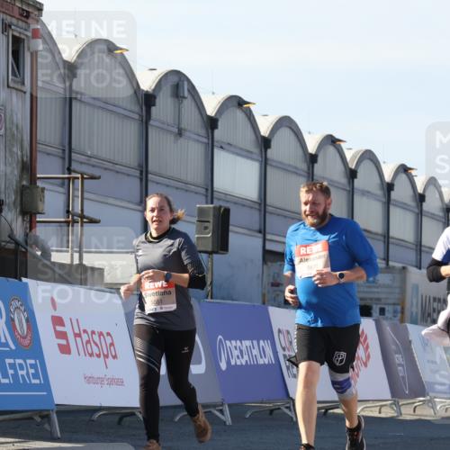 03.10.2025 - Köhlbrandbrückenlauf Luisa Fischer http://msf.ph/oto/9042932 03.10.2025 13:37:28 Ziel 5190, 5241, 5550, 5551, 5554, 6000, 6133 meine-sportfotos.de