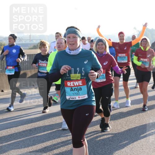 03.10.2025 - Köhlbrandbrückenlauf Lena Gebhardt http://msf.ph/oto/9042934 03.10.2025 09:26:20 Position 1 2025, 1700, 2058 meine-sportfotos.de