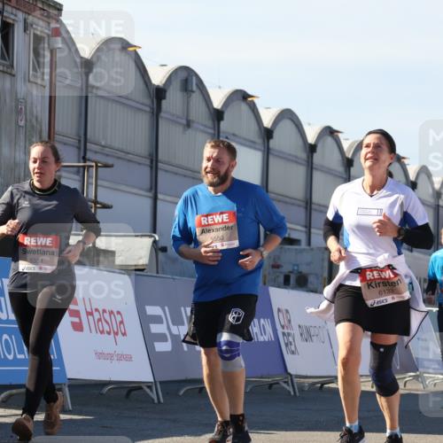 03.10.2025 - Köhlbrandbrückenlauf Luisa Fischer http://msf.ph/oto/9042953 03.10.2025 13:37:29 Ziel 5190, 5241, 5550, 5551, 5554, 6000, 6133 meine-sportfotos.de