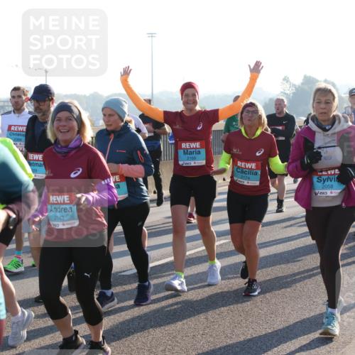 03.10.2025 - Köhlbrandbrückenlauf Lena Gebhardt http://msf.ph/oto/9042957 03.10.2025 09:26:20 Position 1 25, 1700, 2368, 929, 2143, 2169, 2174, 3, 2058 meine-sportfotos.de