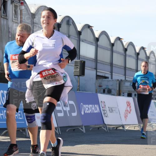 03.10.2025 - Köhlbrandbrückenlauf Luisa Fischer http://msf.ph/oto/9042962 03.10.2025 13:37:30 Ziel 4611, 4863, 5190, 5241, 5550, 5551, 5554, 6000, 6133 meine-sportfotos.de