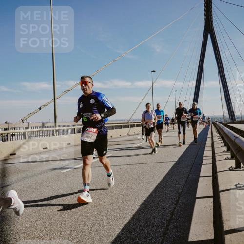 03.10.2025 - Köhlbrandbrückenlauf Michael Burmester http://msf.ph/oto/9042963 03.10.2025 12:24:21 Position 1 6801 meine-sportfotos.de