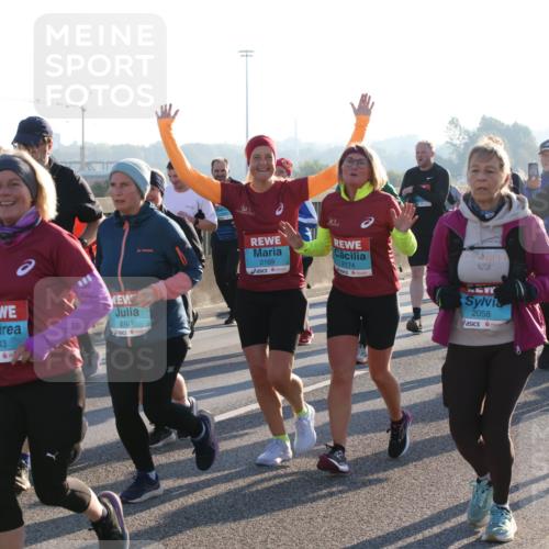 03.10.2025 - Köhlbrandbrückenlauf Lena Gebhardt http://msf.ph/oto/9042964 03.10.2025 09:26:20 Position 1 2368, 245, 2143, 2101, 2169, 21, 2174, 2058 meine-sportfotos.de
