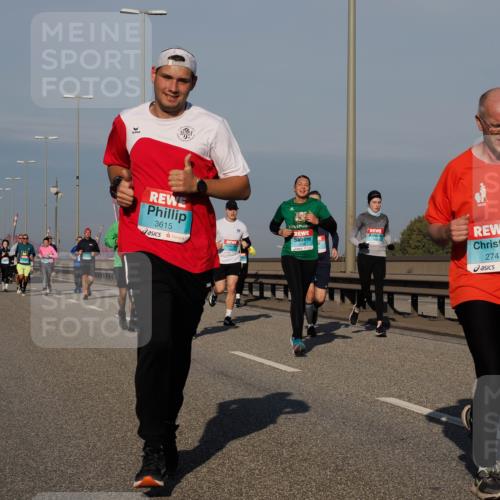 03.10.2025 - Köhlbrandbrückenlauf Fabian Wolf http://msf.ph/oto/9042977 03.10.2025 09:56:14 Position 3 18, 61, 3615, 2747 meine-sportfotos.de