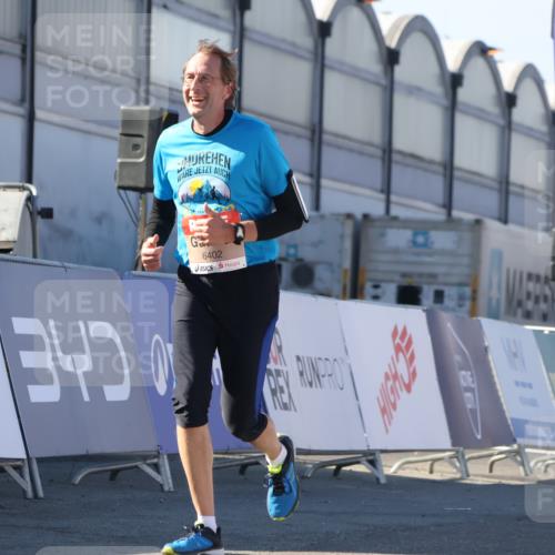 03.10.2025 - Köhlbrandbrückenlauf Luisa Fischer http://msf.ph/oto/9042978 03.10.2025 13:37:32 Ziel 4611, 4863, 5190, 5241, 5550, 5551, 5554, 5756, 6000, 6133, 6402 meine-sportfotos.de