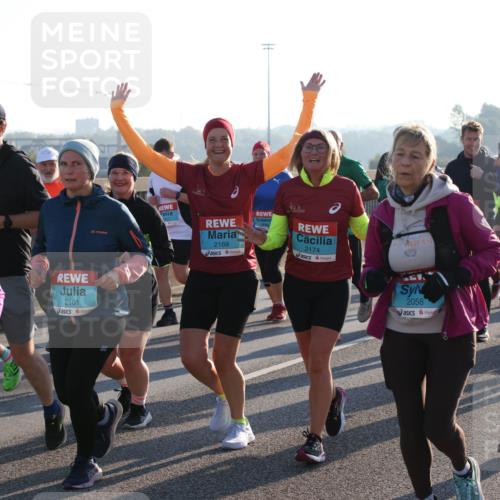 03.10.2025 - Köhlbrandbrückenlauf Lena Gebhardt http://msf.ph/oto/9042979 03.10.2025 09:26:21 Position 1 2143, 2101, 2169, 2174, 2058, 2319 meine-sportfotos.de