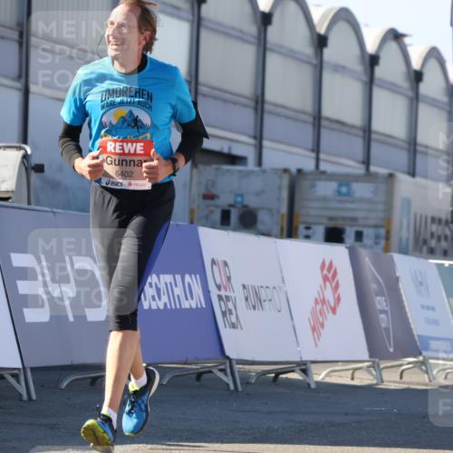 03.10.2025 - Köhlbrandbrückenlauf Luisa Fischer http://msf.ph/oto/9042984 03.10.2025 13:37:33 Ziel 4611, 4863, 5190, 5241, 5550, 5551, 5554, 5756, 6000, 6133, 6402 meine-sportfotos.de