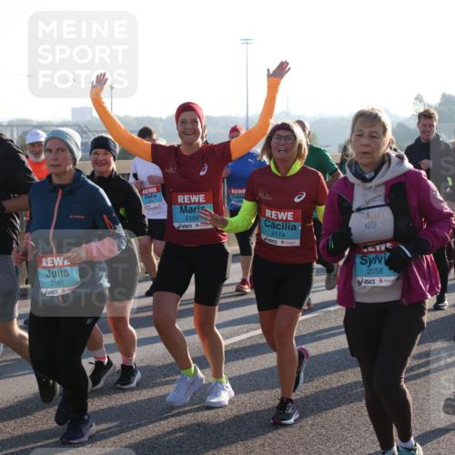 03.10.2025 - Köhlbrandbrückenlauf Lena Gebhardt http://msf.ph/oto/9042985 03.10.2025 09:26:21 Position 1 2368, 1929, 5, 2101, 2169, 2174, 2058, 2319, 410 meine-sportfotos.de
