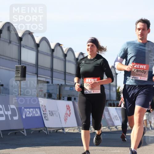 03.10.2025 - Köhlbrandbrückenlauf Luisa Fischer http://msf.ph/oto/9042990 03.10.2025 13:37:34 Ziel 4611, 4863, 5190, 5241, 5550, 5551, 5756, 6133, 6402 meine-sportfotos.de
