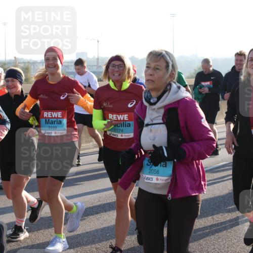03.10.2025 - Köhlbrandbrückenlauf Lena Gebhardt http://msf.ph/oto/9042996 03.10.2025 09:26:22 Position 1 2169, 2174, 2101, 2058, 2319 meine-sportfotos.de