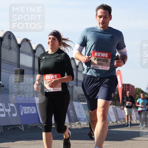 03.10.2025 - Köhlbrandbrückenlauf Luisa Fischer http://msf.ph/oto/9043002 03.10.2025 13:37:34 Ziel 4611, 4863, 5190, 5241, 5550, 5551, 5756, 6133, 6402 meine-sportfotos.de