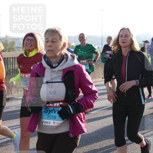 03.10.2025 - Köhlbrandbrückenlauf Lena Gebhardt http://msf.ph/oto/9043007 03.10.2025 09:26:22 Position 1 2169, 217, 2058, 2319 meine-sportfotos.de