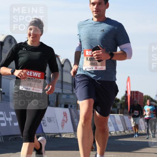 03.10.2025 - Köhlbrandbrückenlauf Luisa Fischer http://msf.ph/oto/9043012 03.10.2025 13:37:35 Ziel 4611, 4863, 5190, 5241, 5550, 5551, 5756, 6133, 6402 meine-sportfotos.de