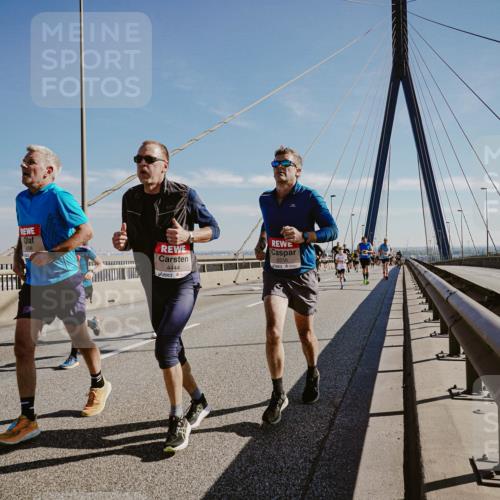 03.10.2025 - Köhlbrandbrückenlauf Michael Burmester http://msf.ph/oto/9043016 03.10.2025 12:24:24 Position 1 4288, 4444 meine-sportfotos.de