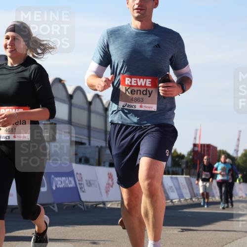 03.10.2025 - Köhlbrandbrückenlauf Luisa Fischer http://msf.ph/oto/9043018 03.10.2025 13:37:35 Ziel 4611, 4863, 5190, 5241, 5550, 5551, 5756, 6133, 6402 meine-sportfotos.de