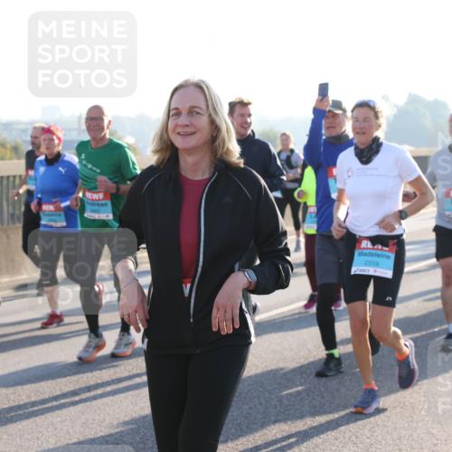 03.10.2025 - Köhlbrandbrückenlauf Lena Gebhardt http://msf.ph/oto/9043020 03.10.2025 09:26:22 Position 1 2319 meine-sportfotos.de