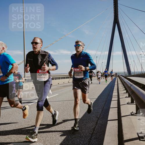 03.10.2025 - Köhlbrandbrückenlauf Michael Burmester http://msf.ph/oto/9043021 03.10.2025 12:24:24 Position 1 4288, 95, 4444, 6256 meine-sportfotos.de