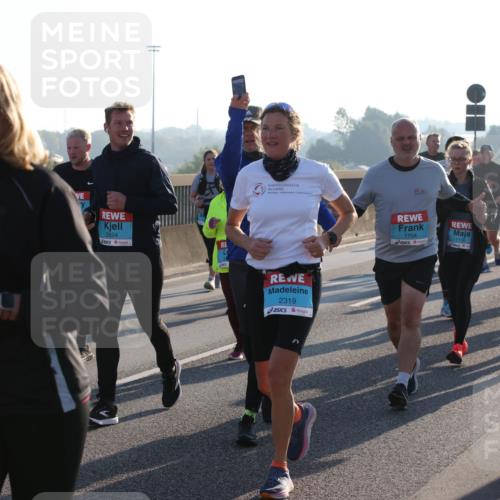 03.10.2025 - Köhlbrandbrückenlauf Lena Gebhardt http://msf.ph/oto/9043024 03.10.2025 09:26:23 Position 1 2624, 2319, 1254, 1704, 1136 meine-sportfotos.de