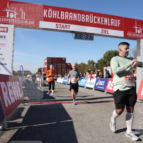 03.10.2025 - Köhlbrandbrückenlauf Lena Gebhardt http://msf.ph/oto/9043025 03.10.2025 13:18:37 Ziel 4154, 4280, 4606, 4796, 4812, 4819, 4826, 4882, 5115, 5178, 5192, 6084, 6429, 6500, 6596, 6700, 6758 meine-sportfotos.de