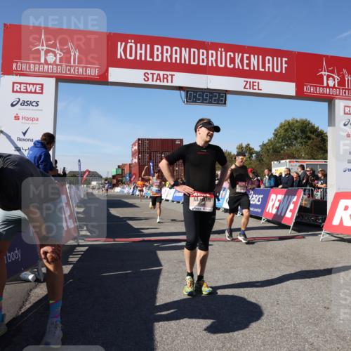 03.10.2025 - Köhlbrandbrückenlauf Lena Gebhardt http://msf.ph/oto/9043036 03.10.2025 12:59:23 Ziel 4108, 4119, 4226, 4371, 4441, 4940, 6036, 6154, 6390, 6391, 6478, 6484, 6609 meine-sportfotos.de