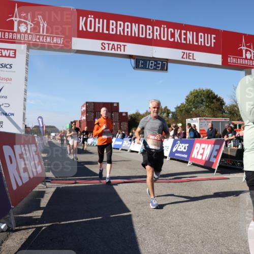 03.10.2025 - Köhlbrandbrückenlauf Lena Gebhardt http://msf.ph/oto/9043040 03.10.2025 13:18:38 Ziel 4154, 4280, 4606, 4796, 4812, 4819, 4826, 4882, 5115, 5178, 6084, 6429, 6500, 6596, 6700, 6758 meine-sportfotos.de