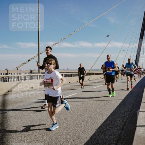 03.10.2025 - Köhlbrandbrückenlauf Michael Burmester http://msf.ph/oto/9043049 03.10.2025 12:24:28 Position 1 4214, 5098 meine-sportfotos.de