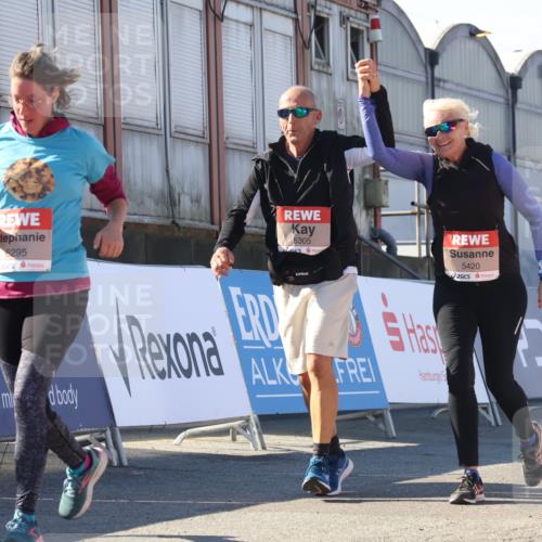 03.10.2025 - Köhlbrandbrückenlauf Luisa Fischer http://msf.ph/oto/9043050 03.10.2025 13:37:47 Ziel 4014, 5201, 5305, 5384, 5420, 5756, 6295, 6402 meine-sportfotos.de