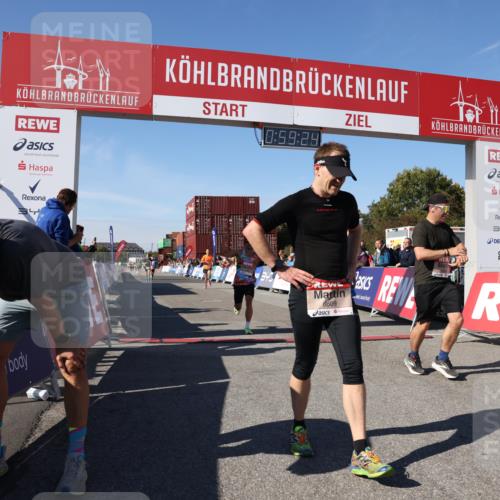 03.10.2025 - Köhlbrandbrückenlauf Lena Gebhardt http://msf.ph/oto/9043053 03.10.2025 12:59:24 Ziel 4108, 4119, 4226, 4371, 4441, 4940, 6060, 6154, 6391, 6484, 6609 meine-sportfotos.de