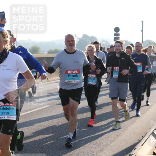 03.10.2025 - Köhlbrandbrückenlauf Lena Gebhardt http://msf.ph/oto/9043055 03.10.2025 09:26:23 Position 1 2319, 12, 1704, 1136 meine-sportfotos.de