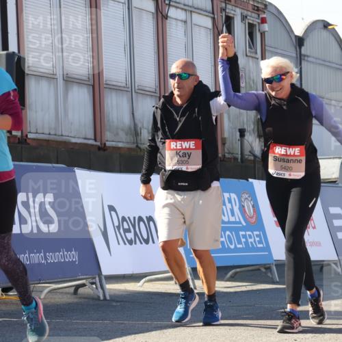 03.10.2025 - Köhlbrandbrückenlauf Luisa Fischer http://msf.ph/oto/9043056 03.10.2025 13:37:47 Ziel 4014, 5201, 5305, 5384, 5420, 5756, 6295, 6402 meine-sportfotos.de