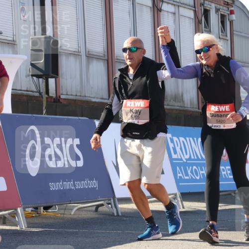 03.10.2025 - Köhlbrandbrückenlauf Luisa Fischer http://msf.ph/oto/9043058 03.10.2025 13:37:48 Ziel 4014, 5201, 5305, 5384, 5420, 5756, 6295 meine-sportfotos.de