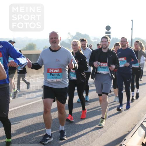 03.10.2025 - Köhlbrandbrückenlauf Lena Gebhardt http://msf.ph/oto/9043059 03.10.2025 09:26:24 Position 1 2319, 1254, 113, 1704 meine-sportfotos.de