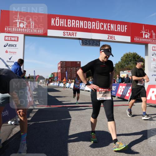 03.10.2025 - Köhlbrandbrückenlauf Lena Gebhardt http://msf.ph/oto/9043063 03.10.2025 12:59:24 Ziel 4108, 4119, 4226, 4371, 4441, 4940, 6060, 6154, 6391, 6484, 6609 meine-sportfotos.de