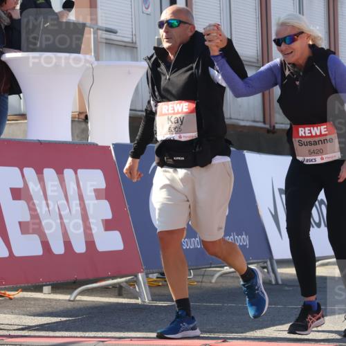 03.10.2025 - Köhlbrandbrückenlauf Luisa Fischer http://msf.ph/oto/9043067 03.10.2025 13:37:48 Ziel 4014, 5201, 5305, 5384, 5420, 5756, 6295 meine-sportfotos.de