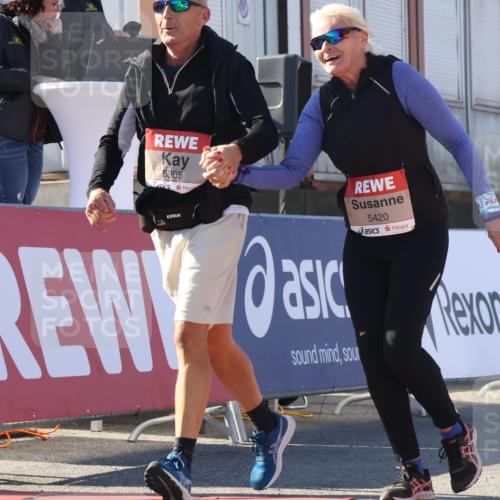 03.10.2025 - Köhlbrandbrückenlauf Luisa Fischer http://msf.ph/oto/9043073 03.10.2025 13:37:49 Ziel 4014, 5201, 5305, 5384, 5420, 6295 meine-sportfotos.de