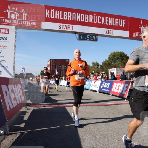 03.10.2025 - Köhlbrandbrückenlauf Lena Gebhardt http://msf.ph/oto/9043075 03.10.2025 13:18:39 Ziel 4154, 4606, 4796, 4812, 4819, 4826, 4882, 5115, 5178, 6084, 6429, 6500, 6596, 6700, 6758 meine-sportfotos.de