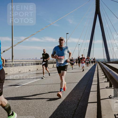 03.10.2025 - Köhlbrandbrückenlauf Michael Burmester http://msf.ph/oto/9043076 03.10.2025 12:24:30 Position 1 4390 meine-sportfotos.de