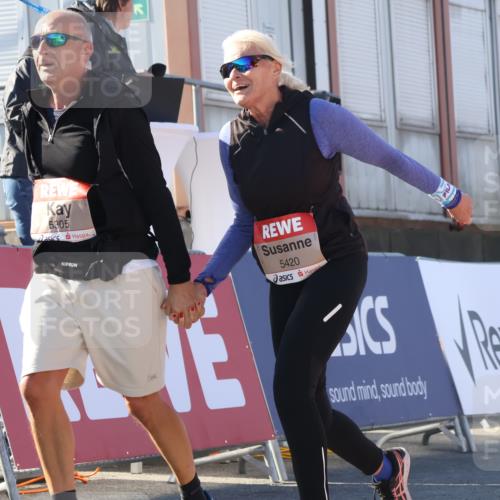 03.10.2025 - Köhlbrandbrückenlauf Luisa Fischer http://msf.ph/oto/9043078 03.10.2025 13:37:49 Ziel 4014, 5201, 5305, 5384, 5420, 6295 meine-sportfotos.de