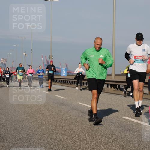 03.10.2025 - Köhlbrandbrückenlauf Fabian Wolf http://msf.ph/oto/9043081 03.10.2025 09:56:18 Position 3 3157, 3793 meine-sportfotos.de