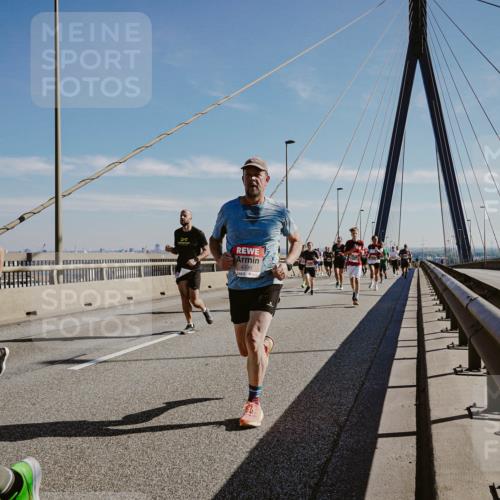 03.10.2025 - Köhlbrandbrückenlauf Michael Burmester http://msf.ph/oto/9043082 03.10.2025 12:24:30 Position 1 4390 meine-sportfotos.de