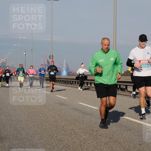 03.10.2025 - Köhlbrandbrückenlauf Fabian Wolf http://msf.ph/oto/9043085 03.10.2025 09:56:18 Position 3 3, 3157, 3793 meine-sportfotos.de
