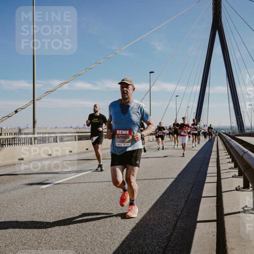 03.10.2025 - Köhlbrandbrückenlauf Michael Burmester http://msf.ph/oto/9043088 03.10.2025 12:24:30 Position 1 1390 meine-sportfotos.de