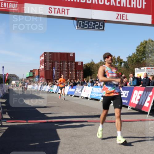 03.10.2025 - Köhlbrandbrückenlauf Lena Gebhardt http://msf.ph/oto/9043091 03.10.2025 12:59:25 Ziel 4108, 4119, 4371, 4441, 4940, 6060, 6154, 6391, 6484, 6609 meine-sportfotos.de