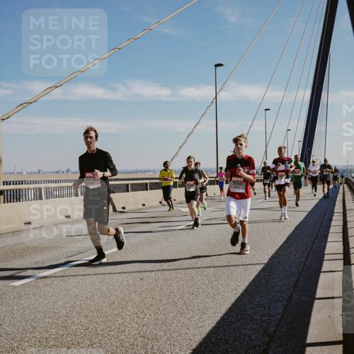 03.10.2025 - Köhlbrandbrückenlauf Michael Burmester http://msf.ph/oto/9043096 03.10.2025 12:24:32 Position 1 4337 meine-sportfotos.de